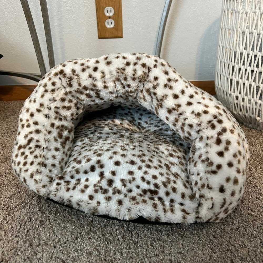 Snow Leopard Small Dog Cat Bed